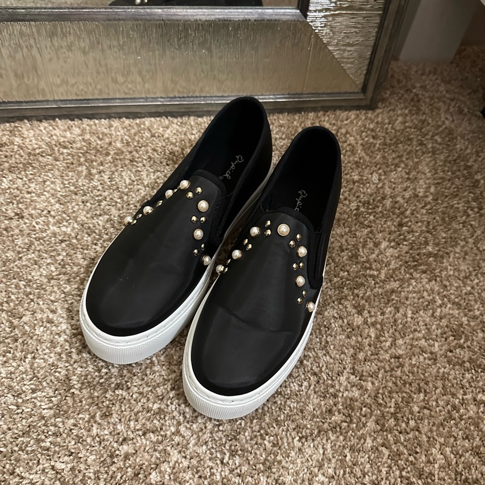 Qupid Black Sneakers